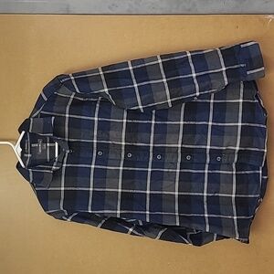 Eddie Bauer Size M Blue Plaid Flannel Relaxed Fit Casual Button Down Shirt
